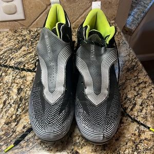 Men’s size 11 black Under Armour cleets